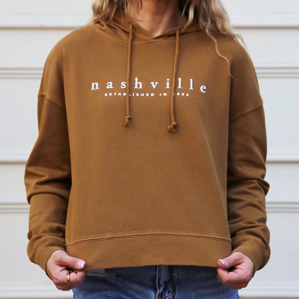 NASH Livvy Minimalistic Crew Neck in Caramel